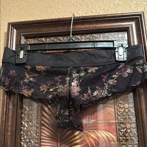 NWT HTF & RARE PINK Victoria’s Secret Cheekster panty. Silver-Gold foil details.